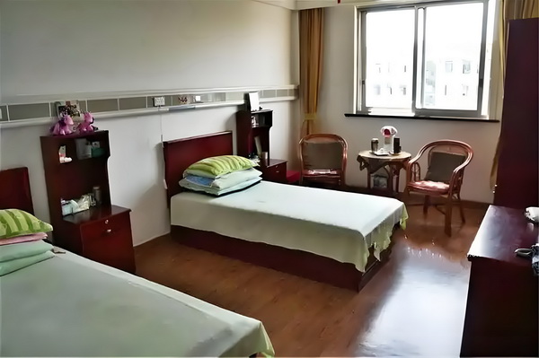 成人大专能申请入户深圳户口吗_专访导演饶晓志：对《万里归途》满意和骄傲 专访导演饶在心并没有放上